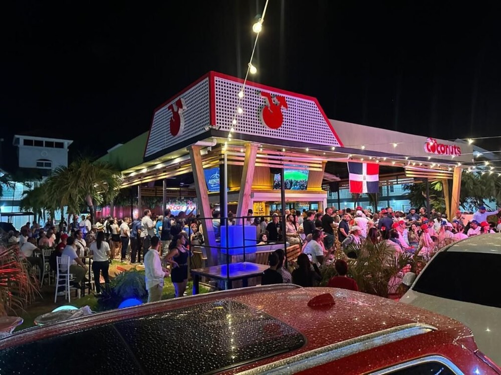 Coconuts Bar — Turismo y Entretenimiento en Bávaro