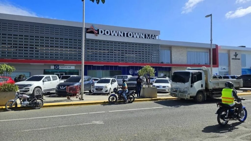 Downtown Mall Punta Cana — Comercio y Tiendas en Verón