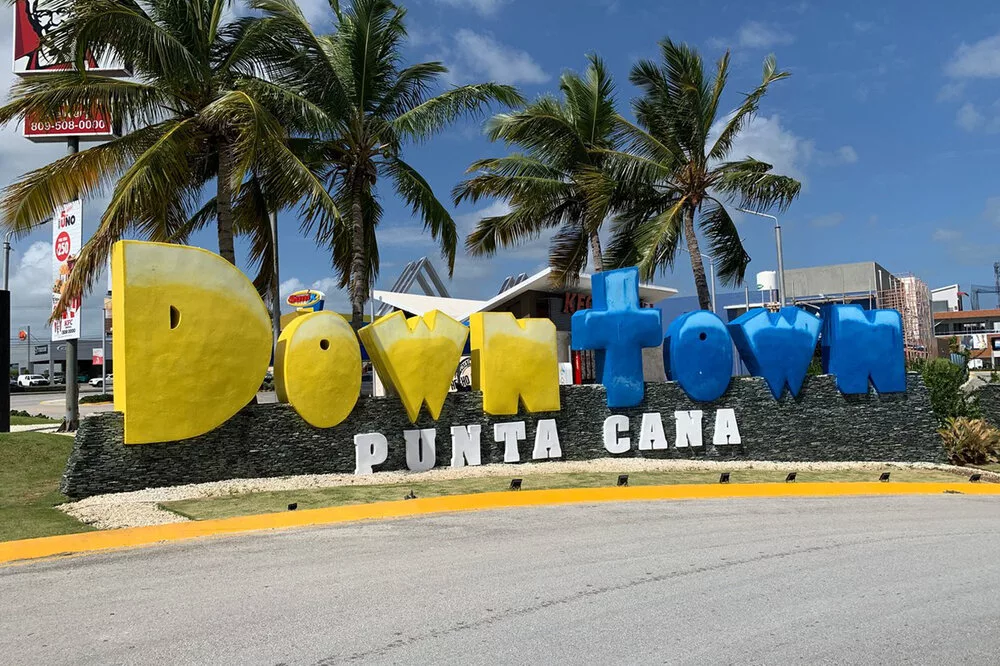 Downtown Punta Cana — Comercio y Tiendas en Verón