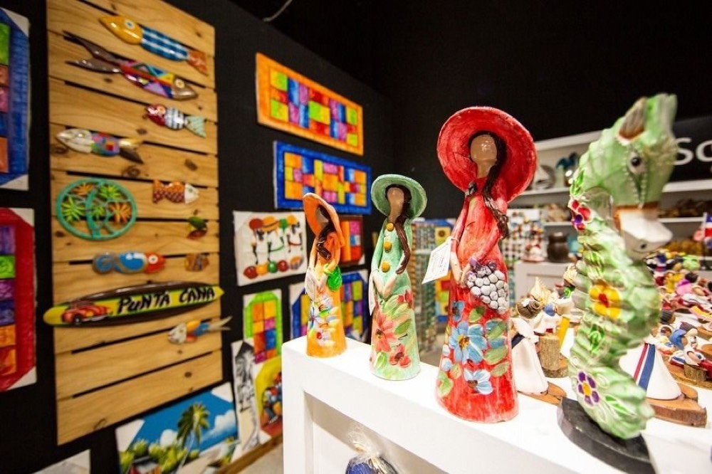 Taino Gifts Punta Cana — Comercio y Tiendas en Higüey